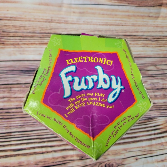 **SUPER RARE** 1999 FURBY with Box! 🤩 - Picture 5 of 16